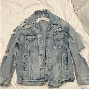 Levi’s Women’s Oversized Jean Jacket Distressed Light Wash